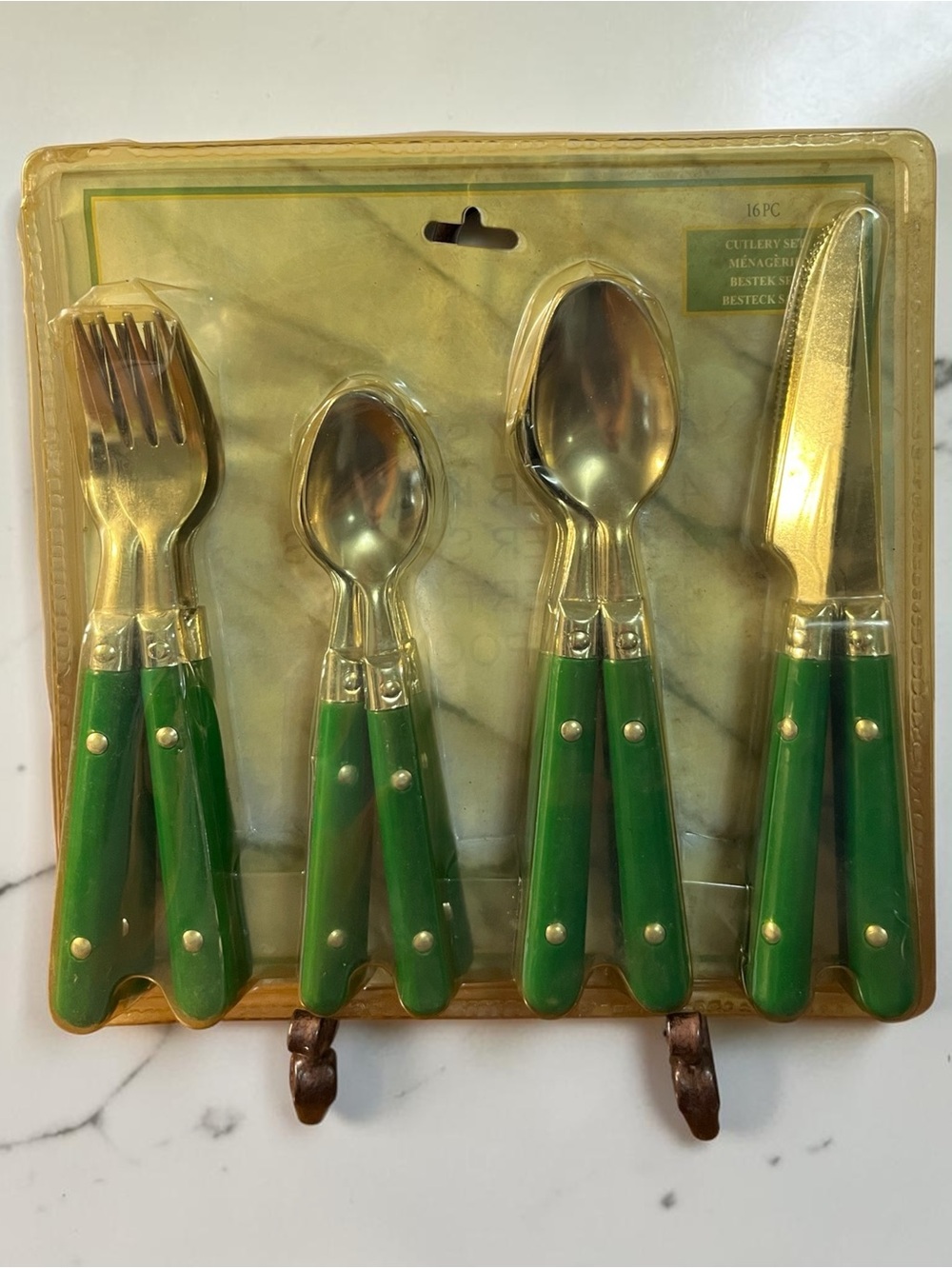 Vintage 16 piece flatware set